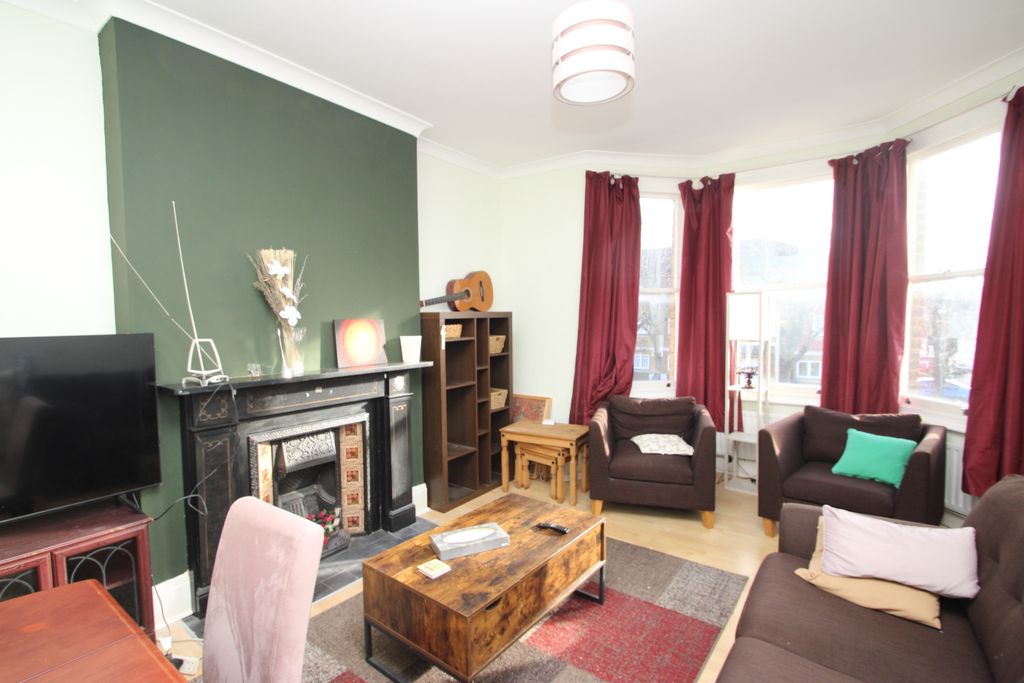 Property photo 3 of 6