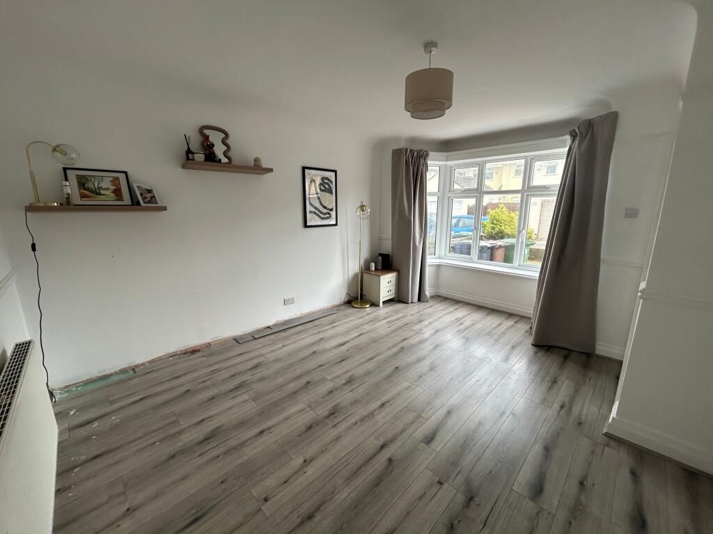 Property photo 3 of 8 Gallery