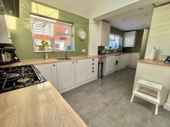 Property photo 2 of 20 Kitchen