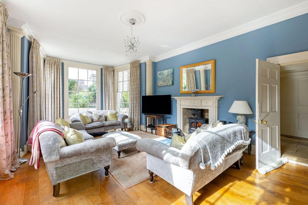 Property photo 2 of 14 Sitting Room