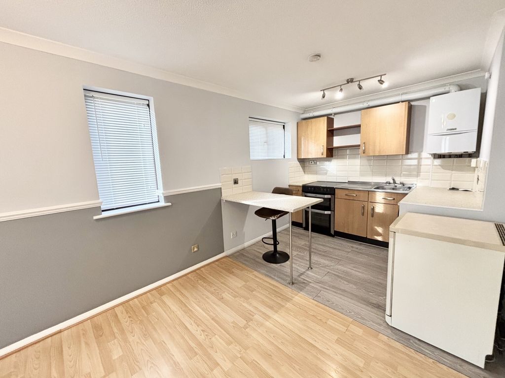 Property photo 3 of 7 Photo 7