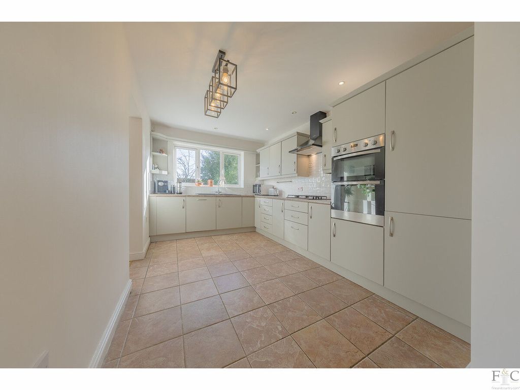 Property photo 3 of 28