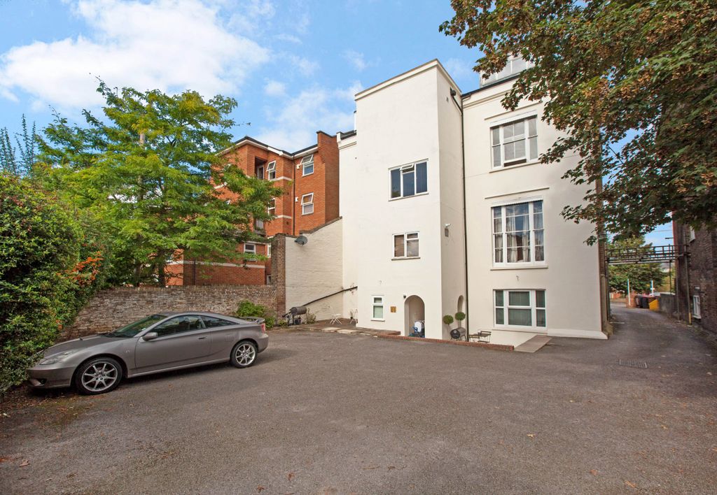 Property photo 2 of 11