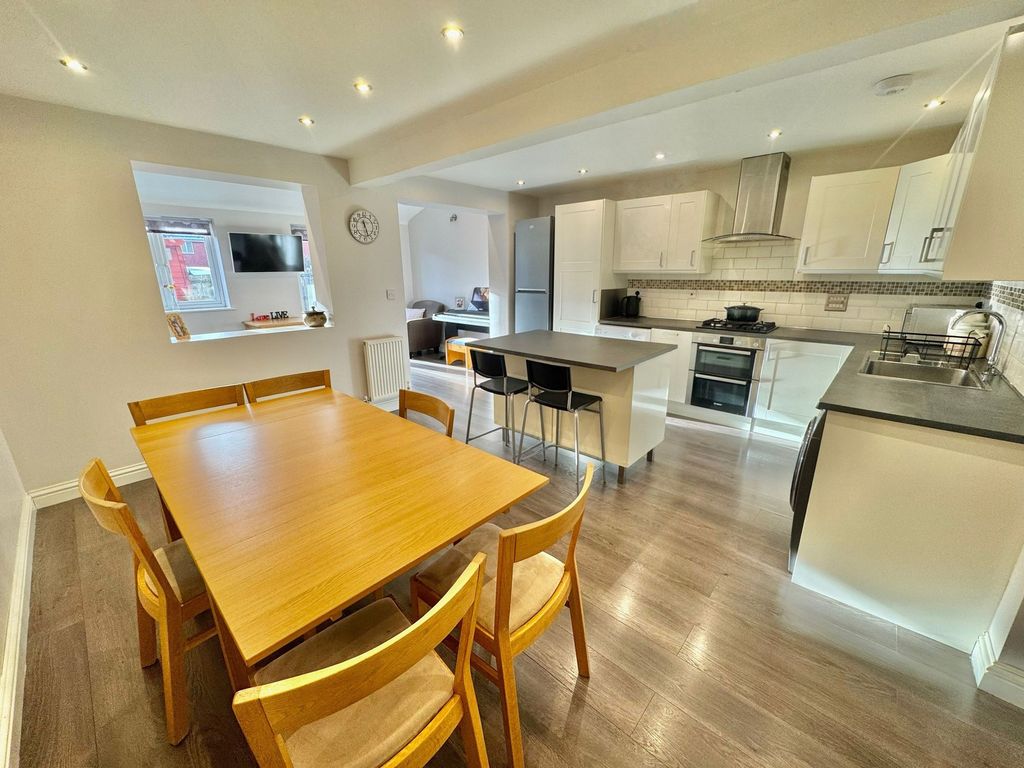 Property photo 2 of 31