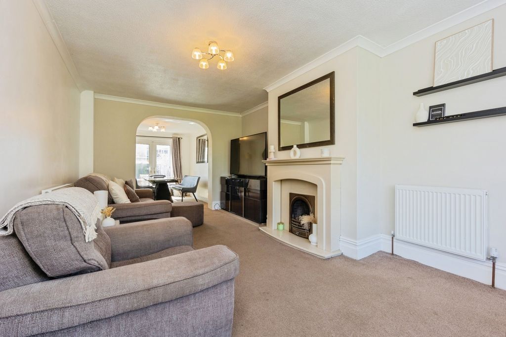 Property photo 2 of 17 Photo