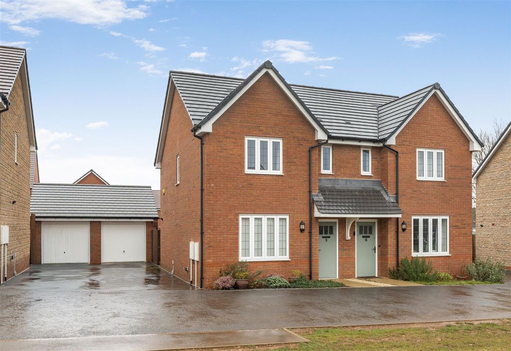 Property photo 1 of 16 9 Lunnun Road, Banbury-1 Cropped.Jpg