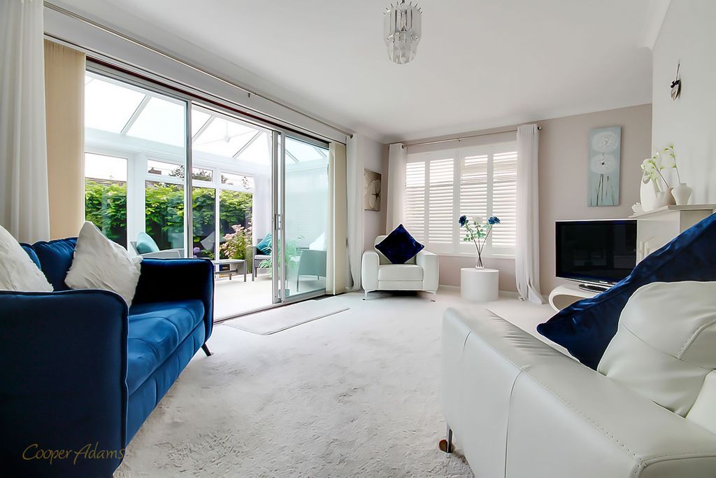 Property photo 3 of 17 Sitting Room