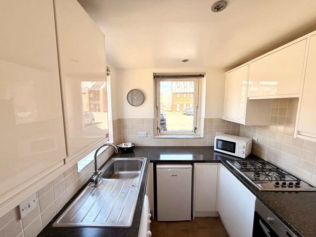 Property photo 2 of 6 Kitchen