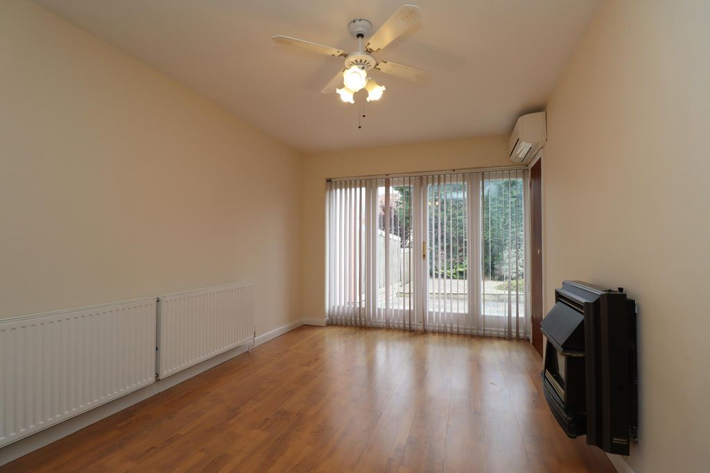 Property photo 2 of 34 Living Room