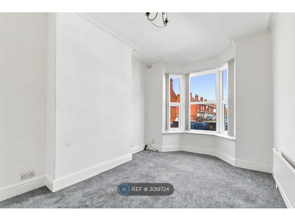Property photo 3 of 23 Reception Room 1 Angle 1