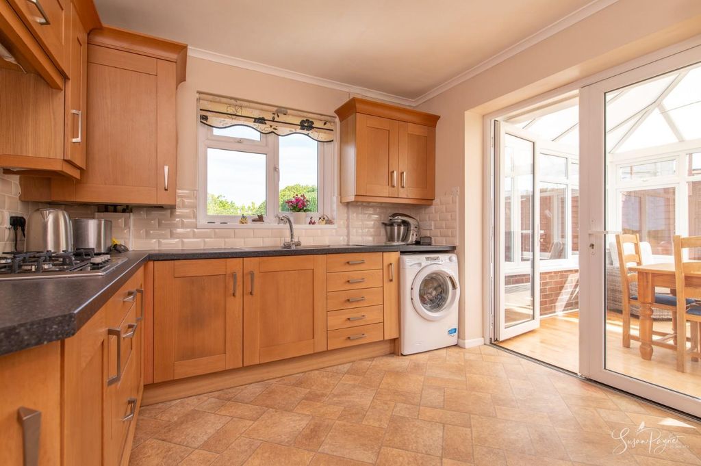 Property photo 3 of 22 Kitchen