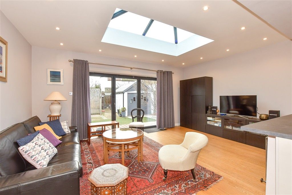 Property photo 2 of 9 Lounge