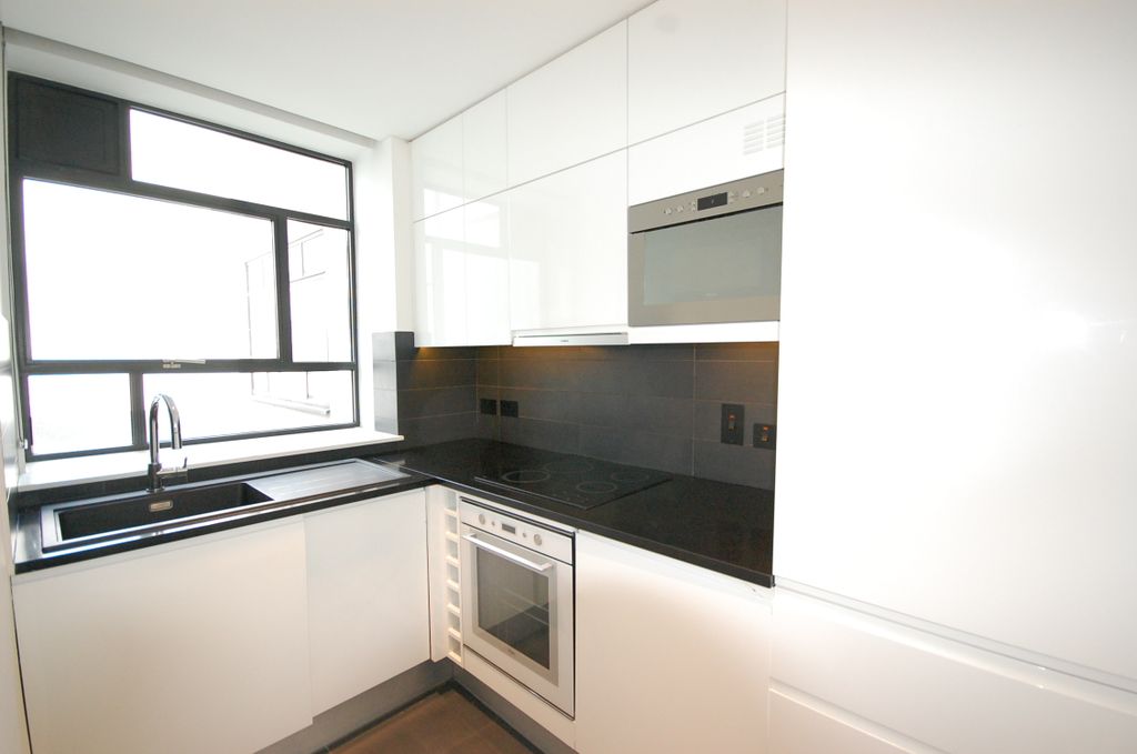 Property photo 2 of 6 Kitchen