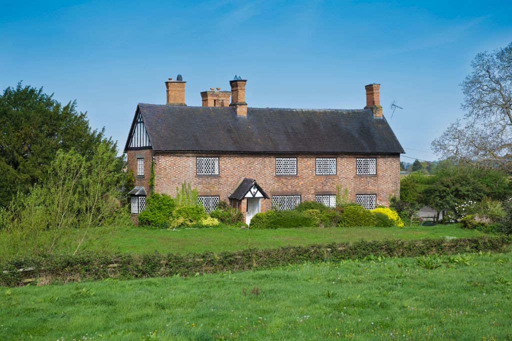 Property photo 2 of 18