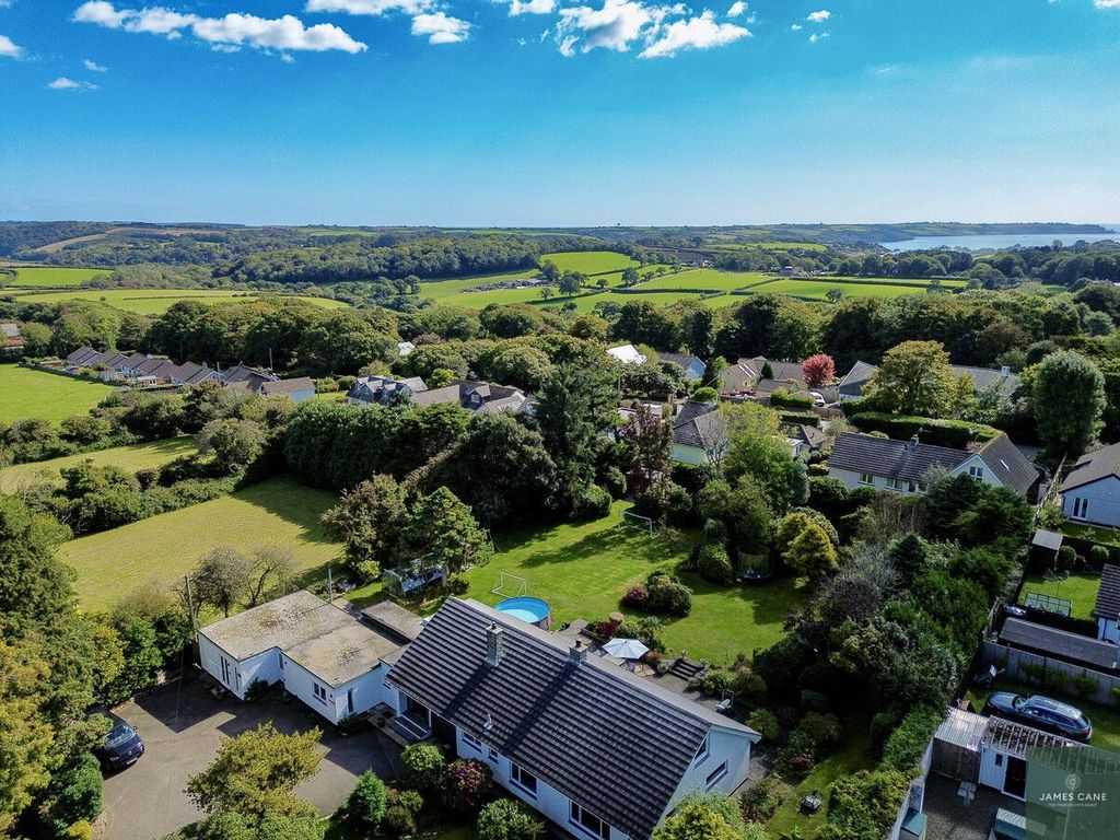 Property photo 1 of 34