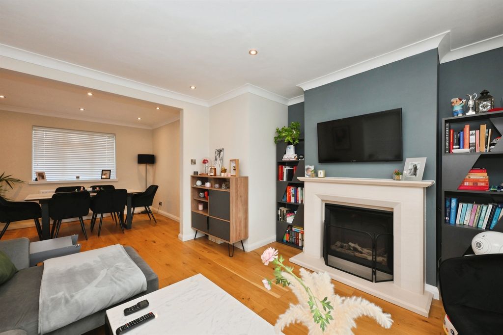 Property photo 3 of 25