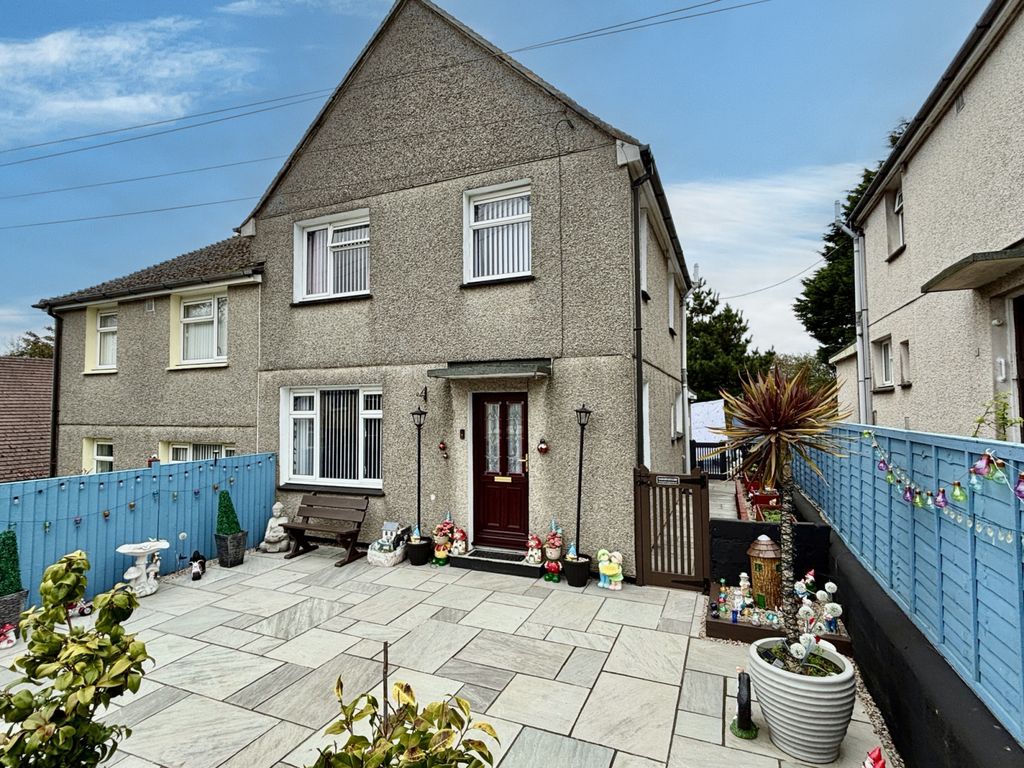 Property photo 1 of 9 3Â Bedroom Semi-Detached House For Sale