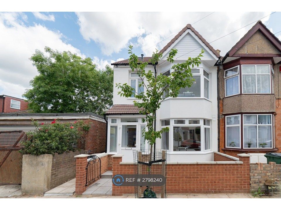 Property photo 2 of 32