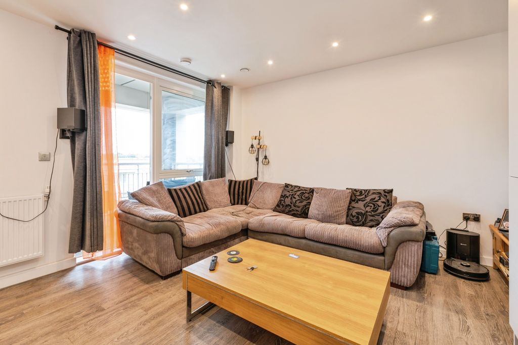 Property photo 2 of 17 Open Plan Living