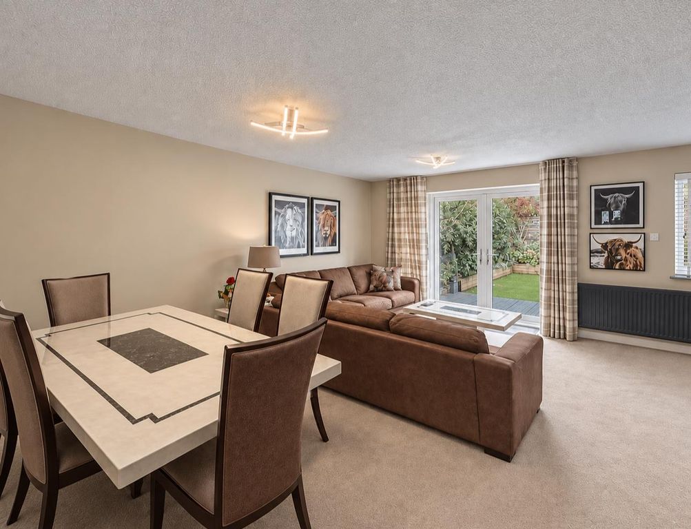Property photo 3 of 9 Lounge/ Dining Room