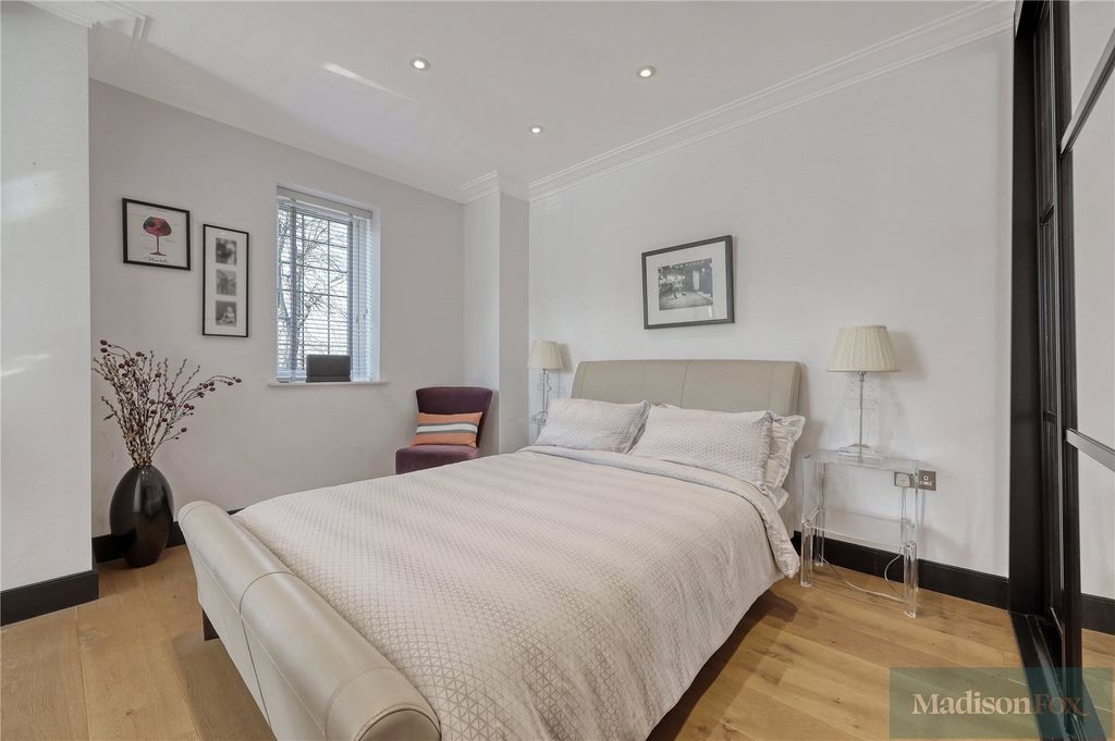 Additional image 34 of 3 bed flat for saleHigh Road, Chigwell, Essex IG7