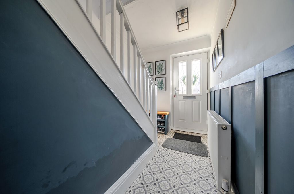 Property photo 2 of 20 Entrance Hall