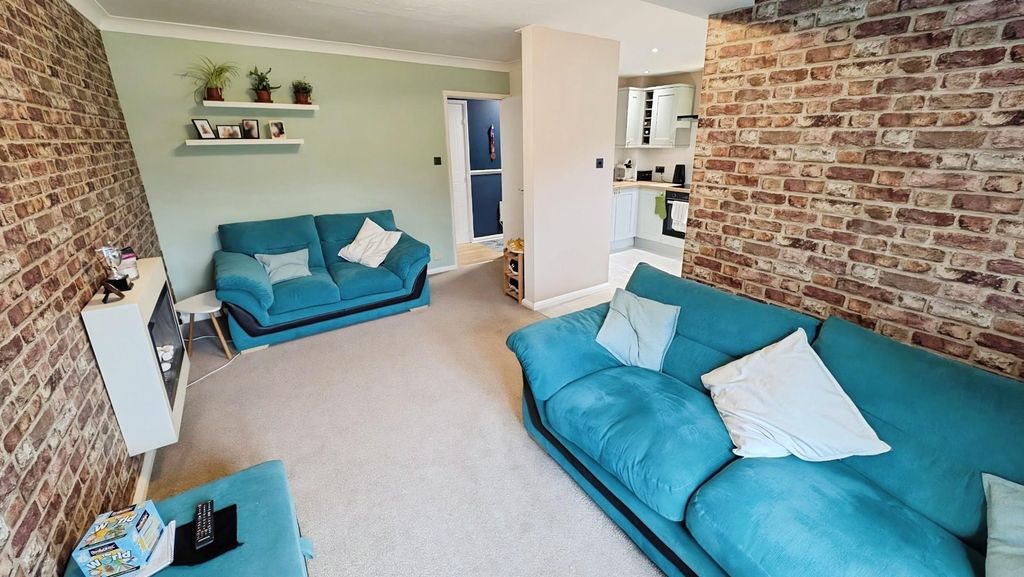 Property photo 3 of 12 24 Hayleaze Lounge F.Jpg