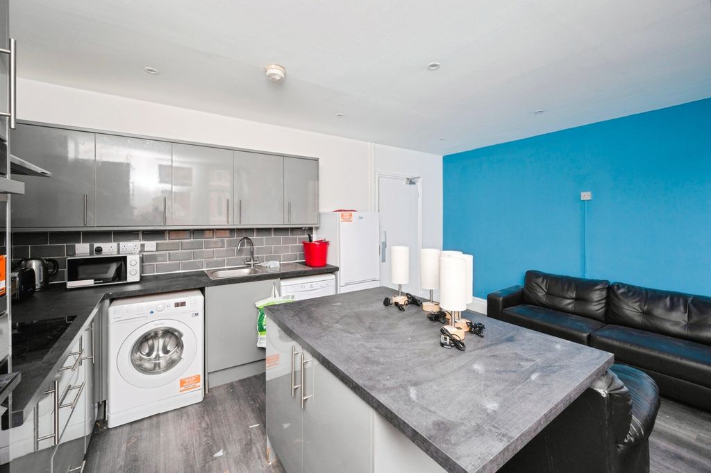 Property photo 3 of 20 Pbox-Img.Jpg