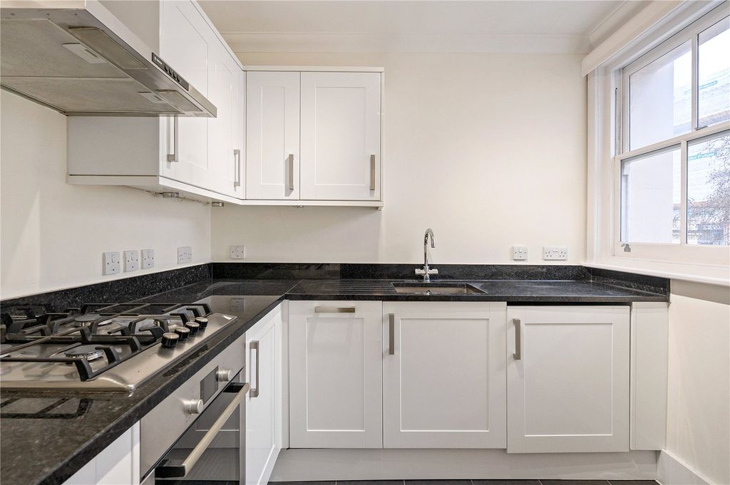 Property photo 3 of 17 Kitchen