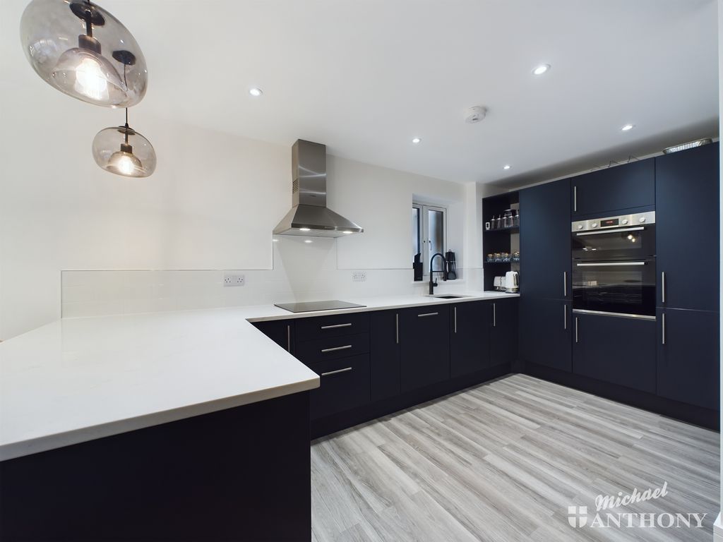 Property photo 3 of 22 Cam02773G0-Pr0024-Still020