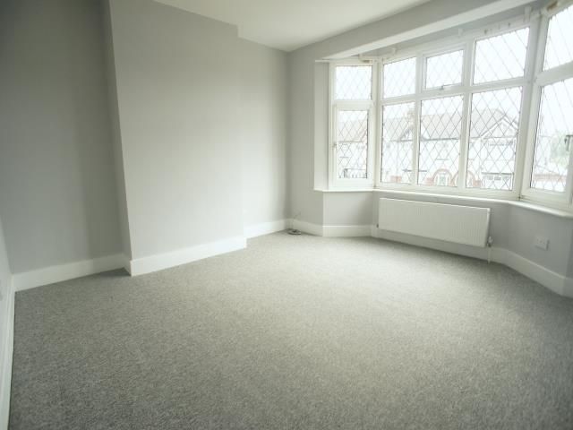 Property photo 2 of 7 Rowden Gardens .Jpg