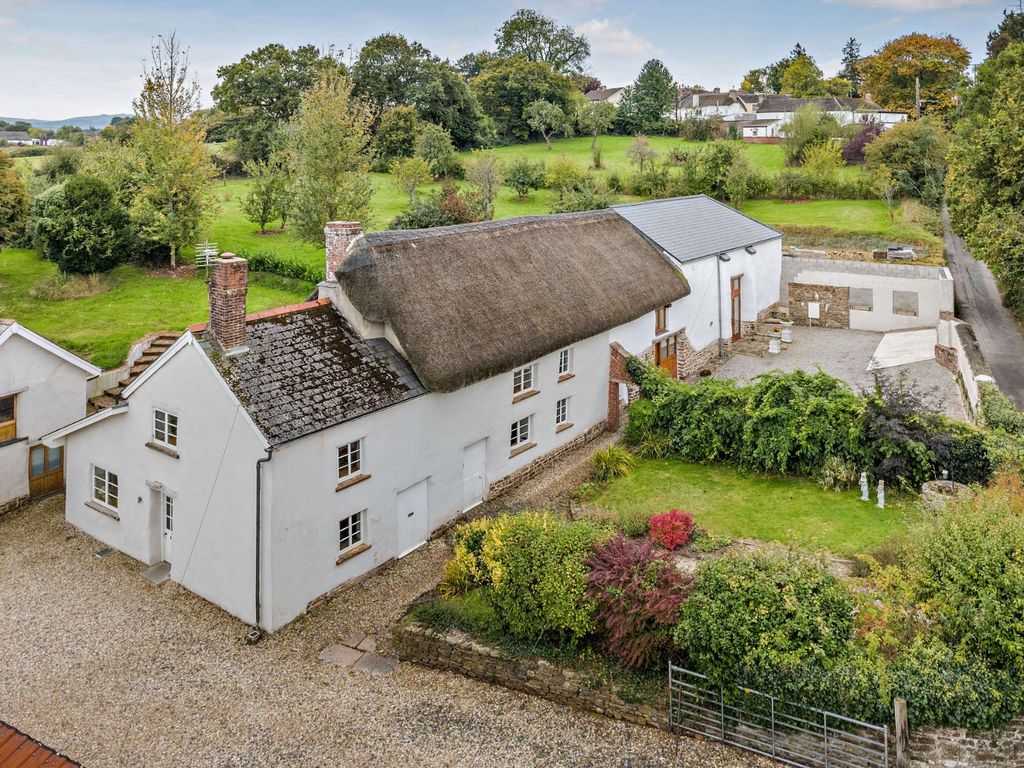 Property photo 1 of 21 Town Living Farm