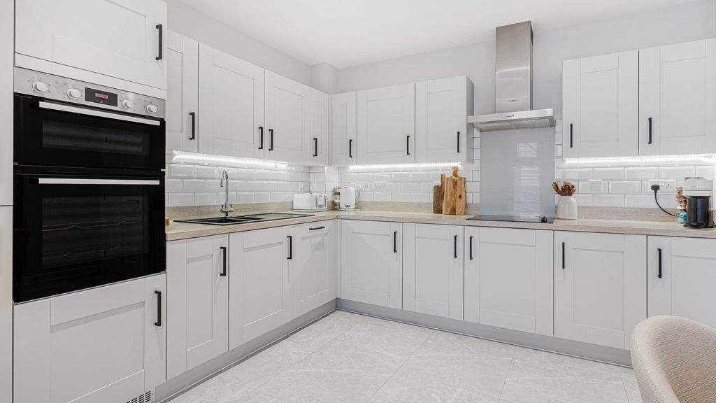 Property photo 2 of 20