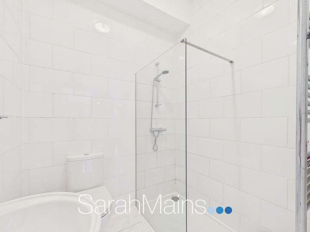 Property photo 3 of 8 Bathroom