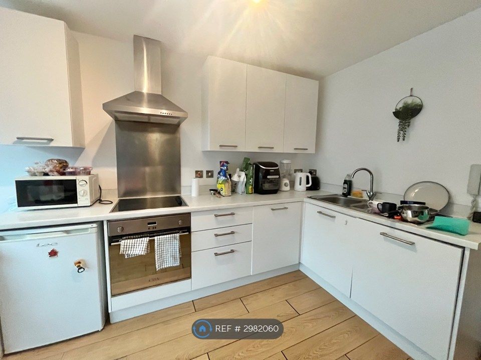 Property photo 2 of 8 Kitchen