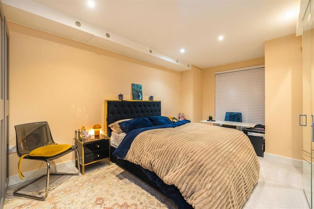 Property photo 3 of 6