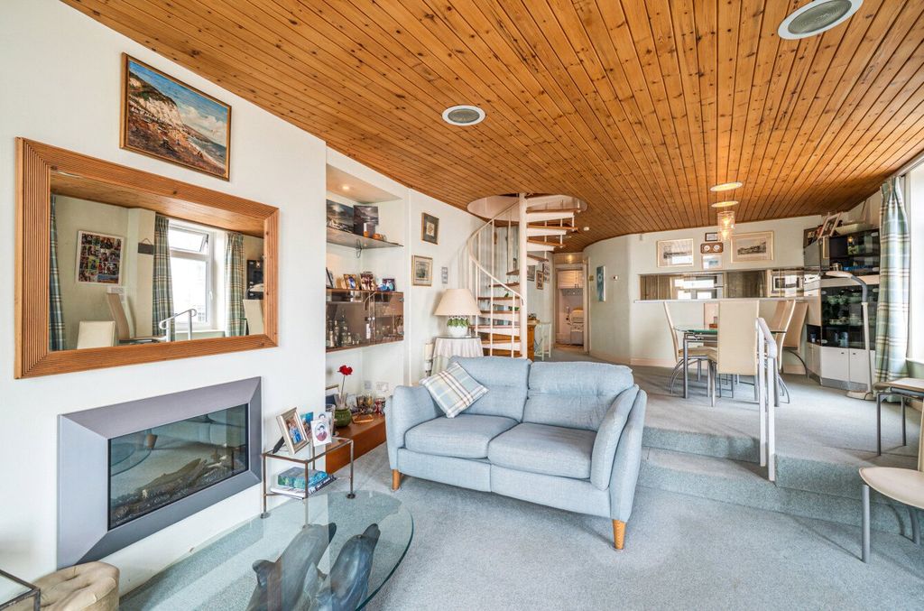 Property photo 3 of 13 Dining/Sitting Room