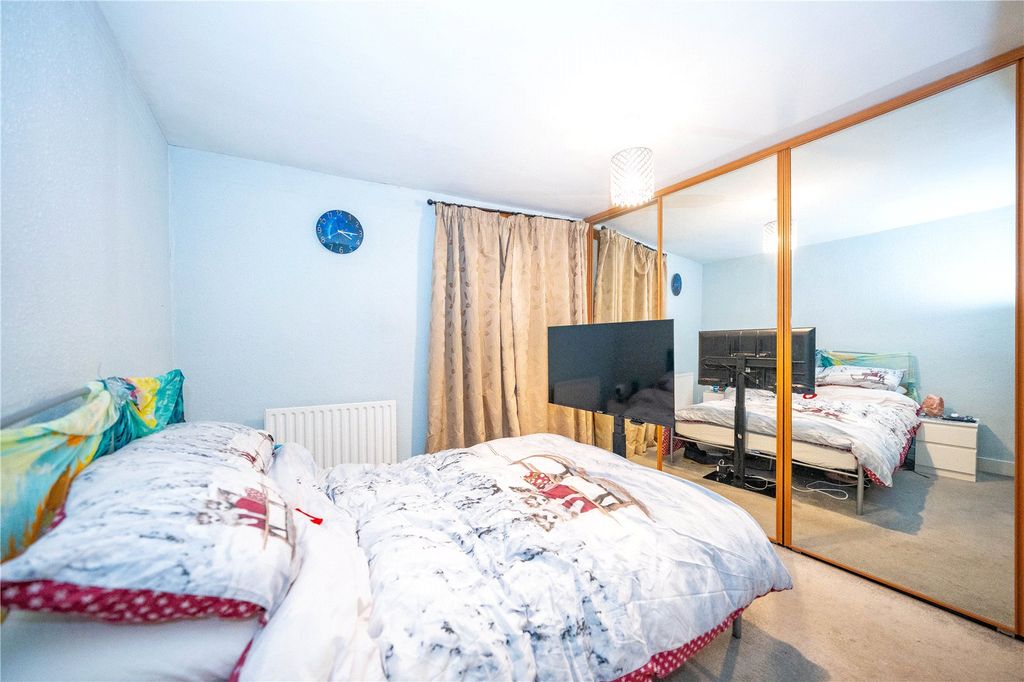 Property photo 3 of 8 Picture No. 16