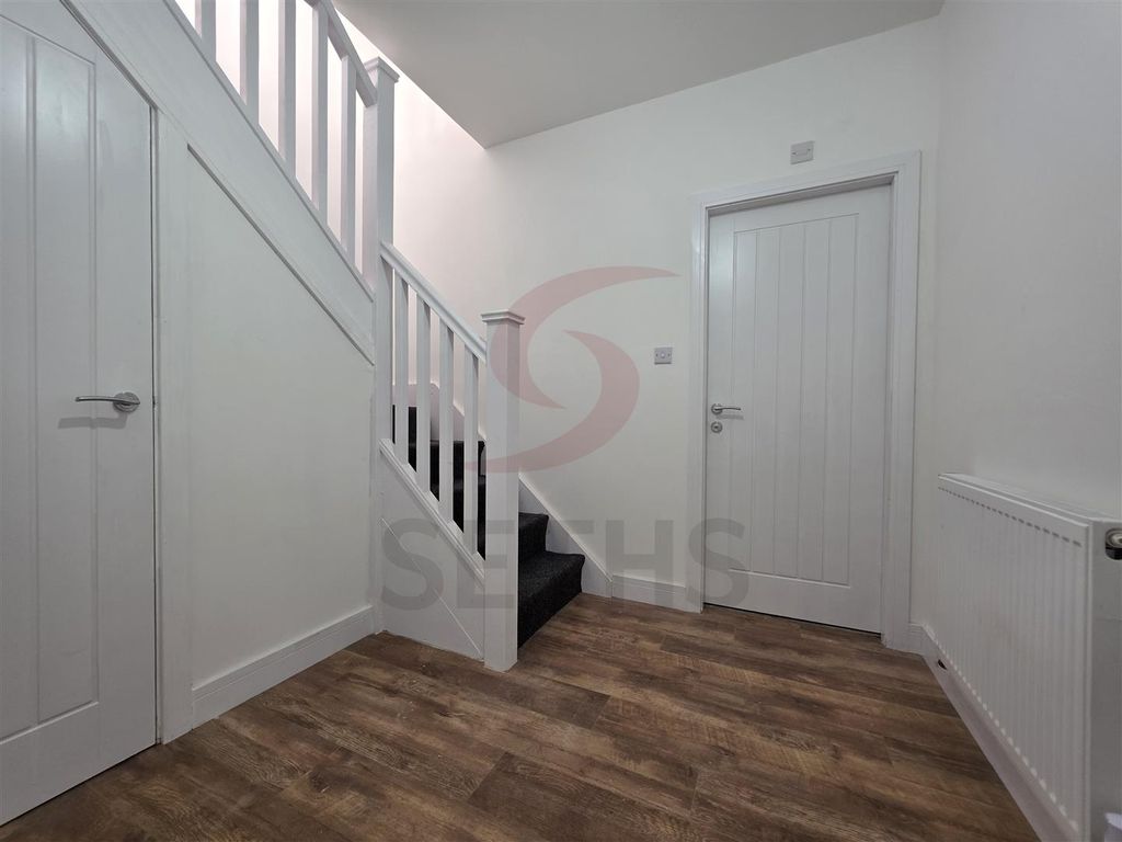 Property photo 3 of 17 Hall