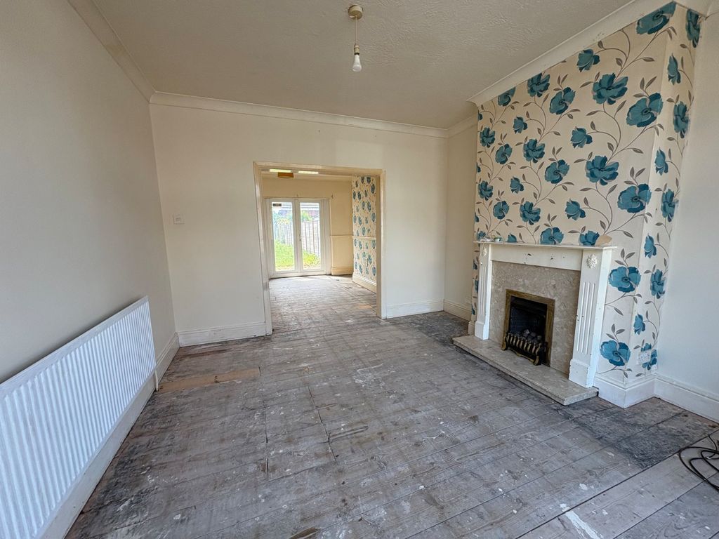 Property photo 2 of 14 Lounge