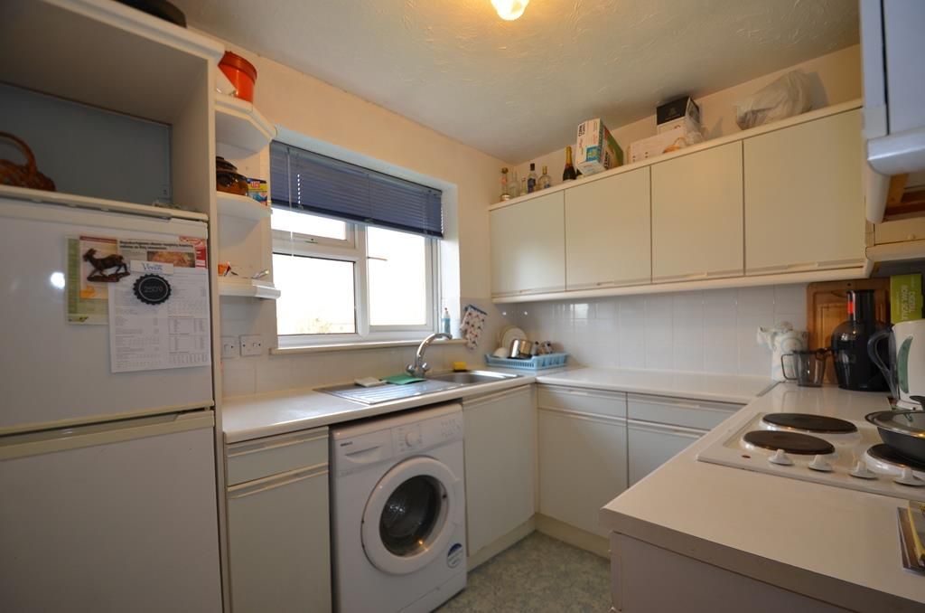 Property photo 3 of 8 Kitchen