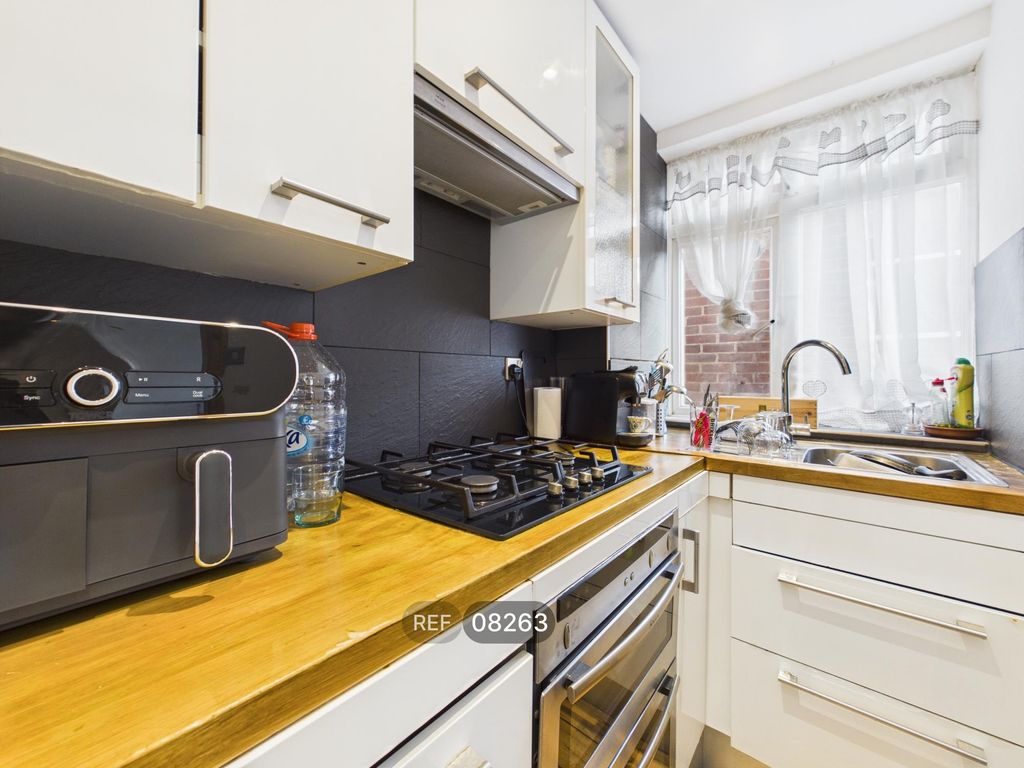 Property photo 3 of 6 Kitchen