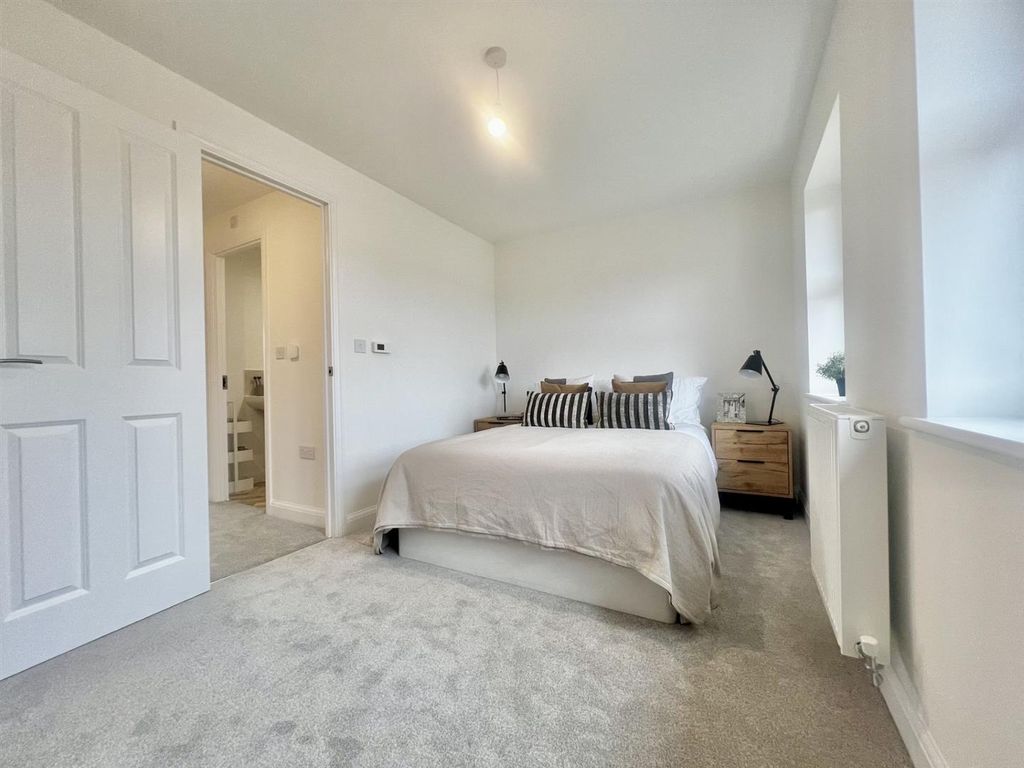 Property photo 3 of 7 Bedroom One