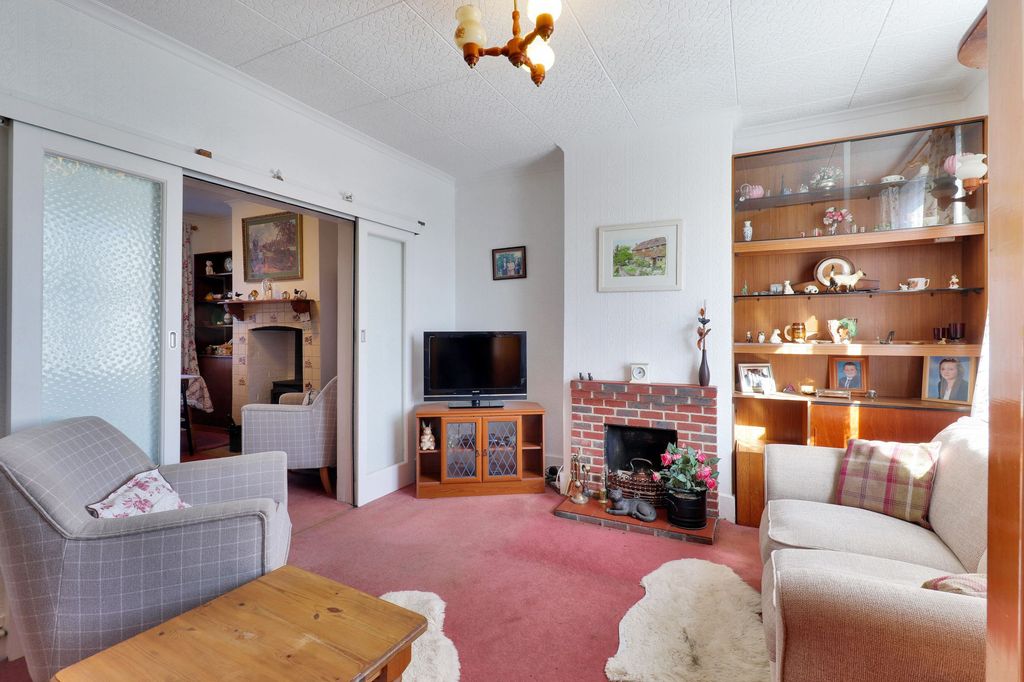 Property photo 2 of 25