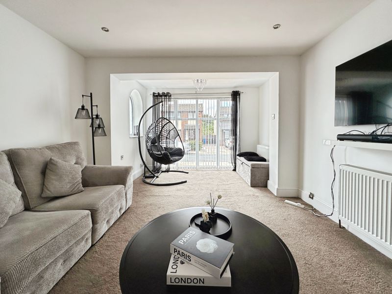 Property photo 2 of 20 Lounge