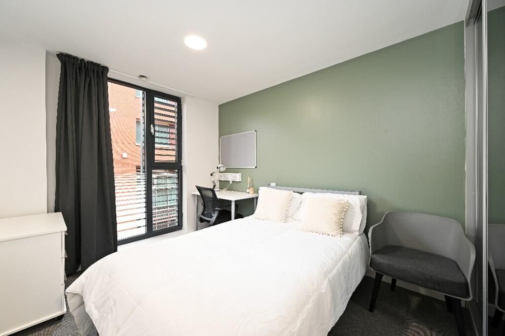 Property photo 1 of 10 Bright And Modern Bedroom Featuring A Comfortable ...