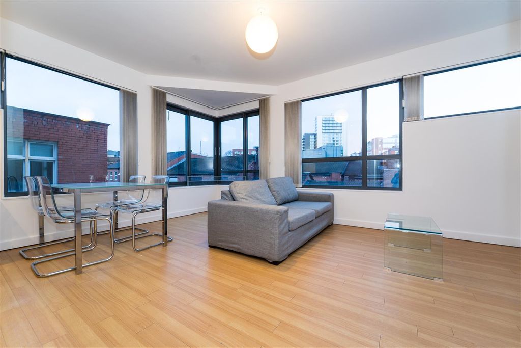 Property photo 1 of 10 Lounge