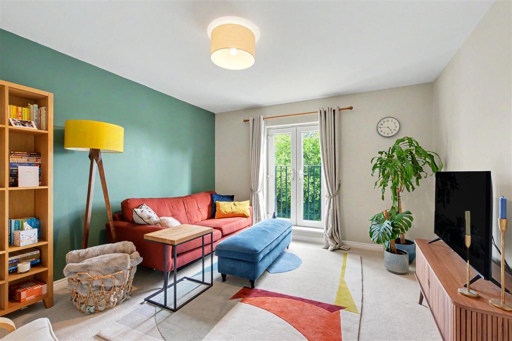 2 bed flat for saleSpring Gardens, Nottingham NG8 photo 4
