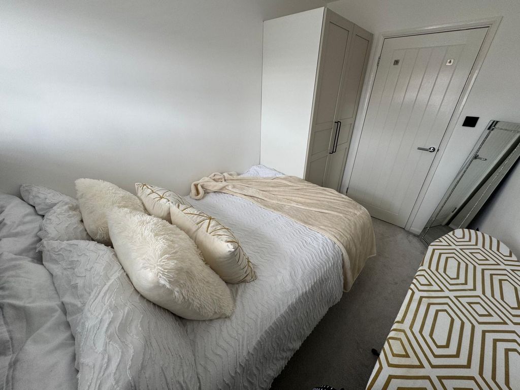 Additional image 22 of 4 bed property to rentOld Birmingham Road, Marlbrook, Bromsgrove B60