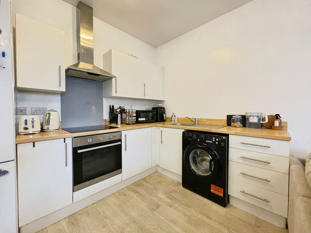 Property photo 3 of 16 Living/Kitchen